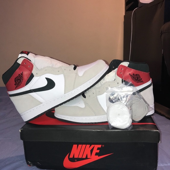 Smoke Grey Jordan 1 - Picture 1 of 4